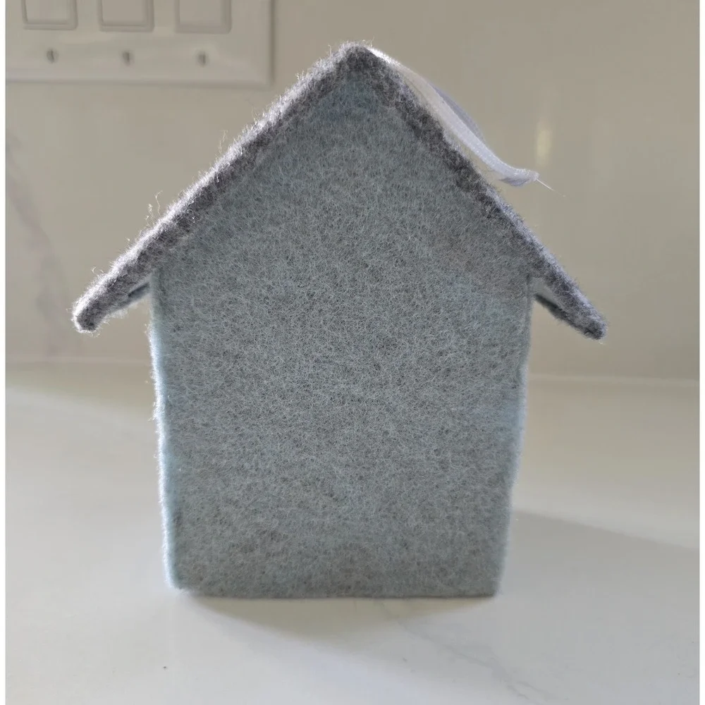 Gerson Company‎ Felt Birdhouse Ornament Blue W Bee 6x5 New With Tag